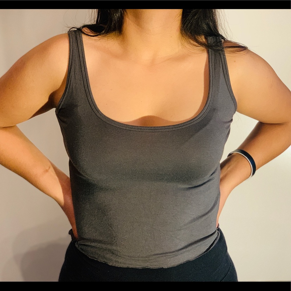 Crop tank top.